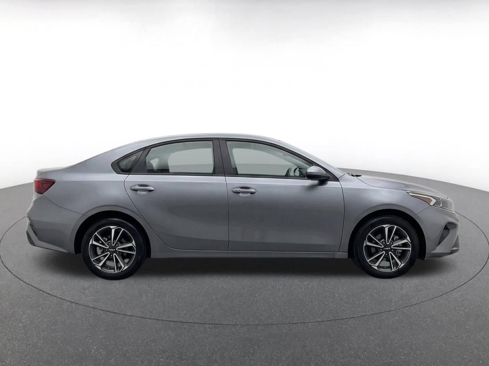 Thumbnail: 2024 Kia Forte - 10