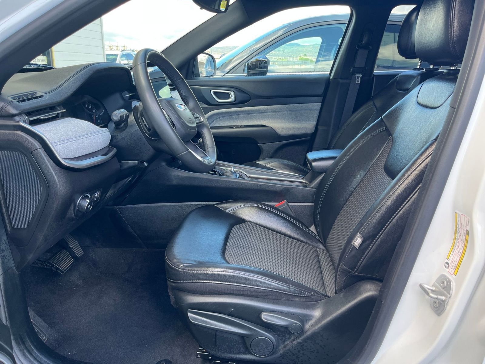 Thumbnail: 2023 Jeep Compass - 25