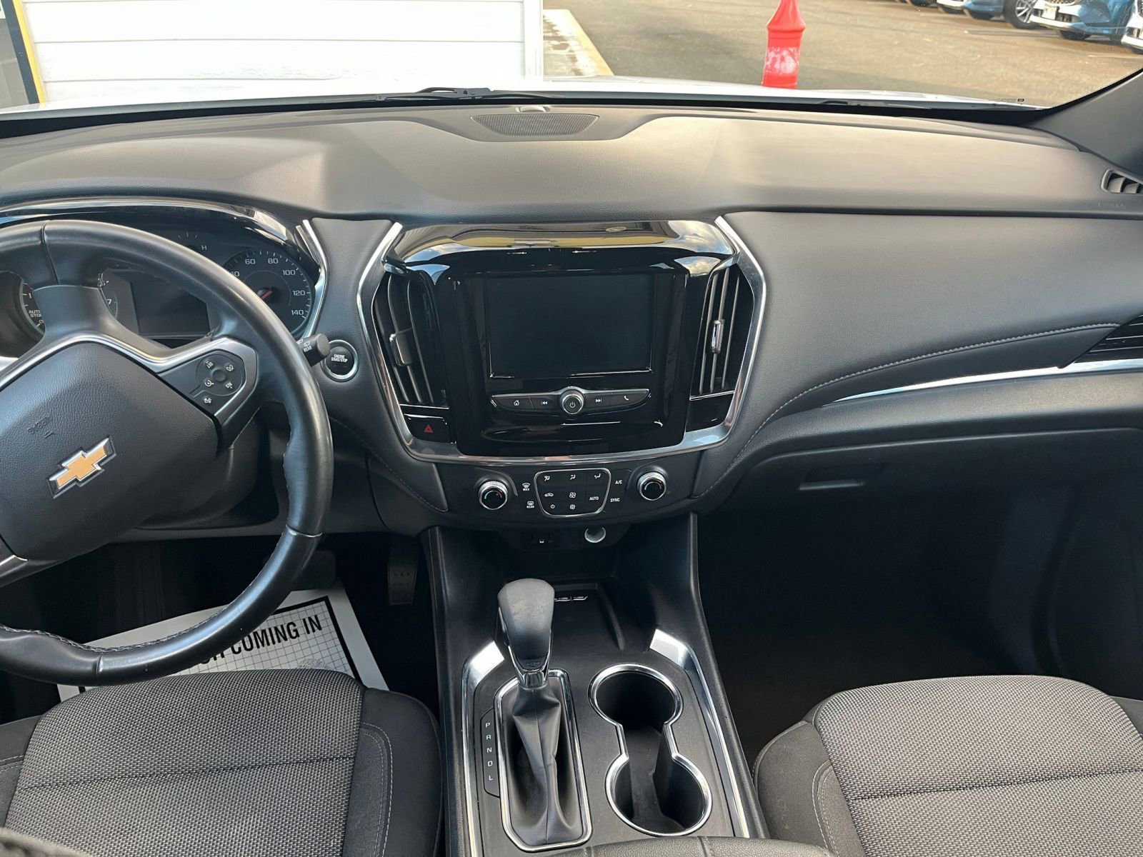 Thumbnail: 2023 Chevrolet Traverse - 32