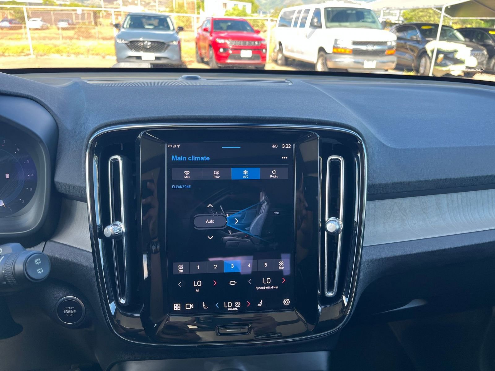 Thumbnail: 2024 Volvo XC40 - 18