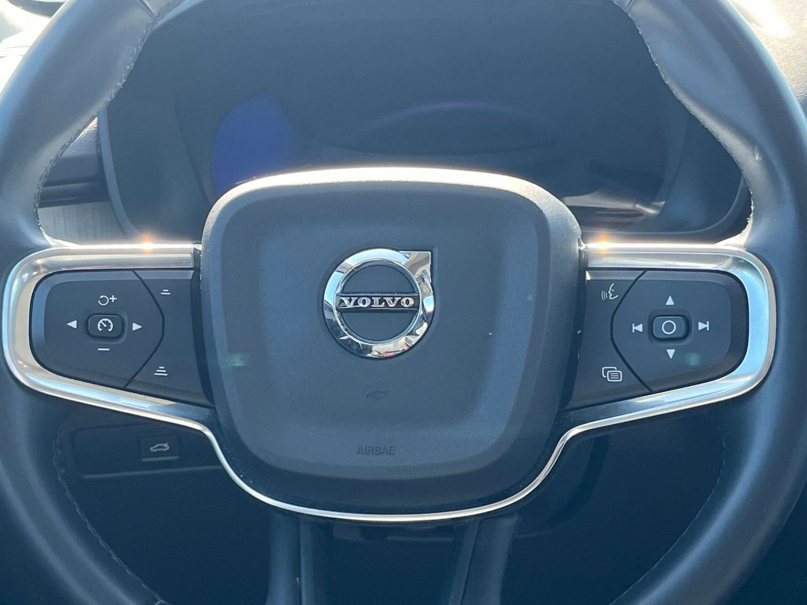 Thumbnail: 2024 Volvo XC40 - 29