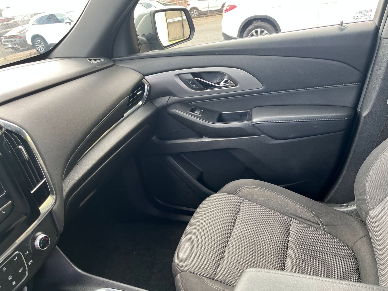 Thumbnail: 2023 Chevrolet Traverse - 35