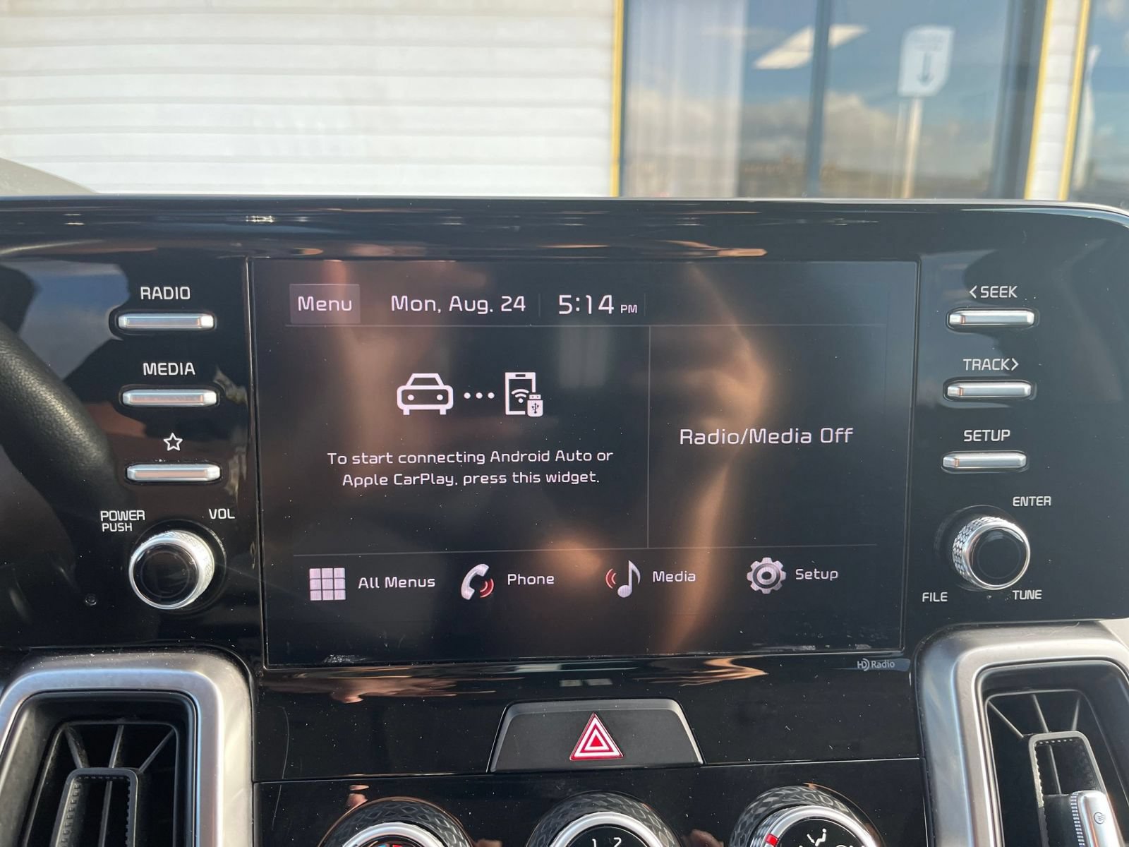Thumbnail: 2023 Kia Sorento - 16