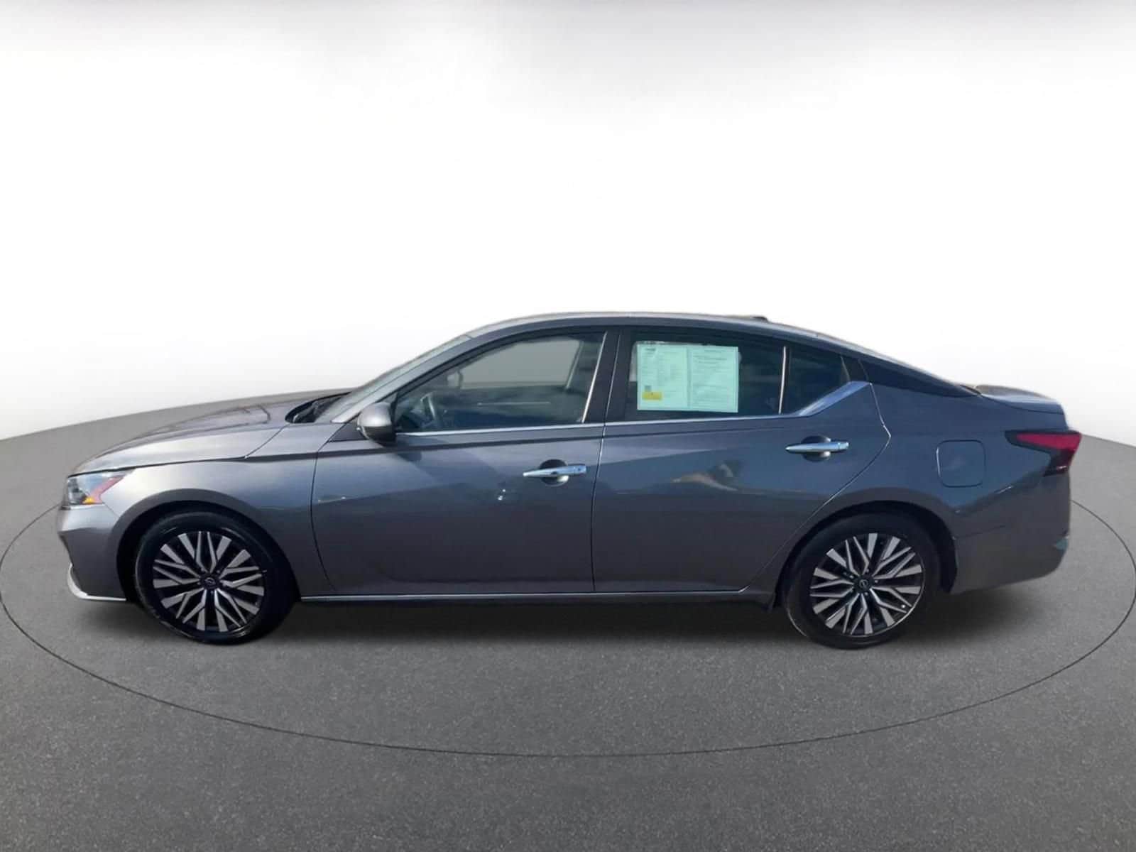 Thumbnail: 2023 Nissan Altima - 9