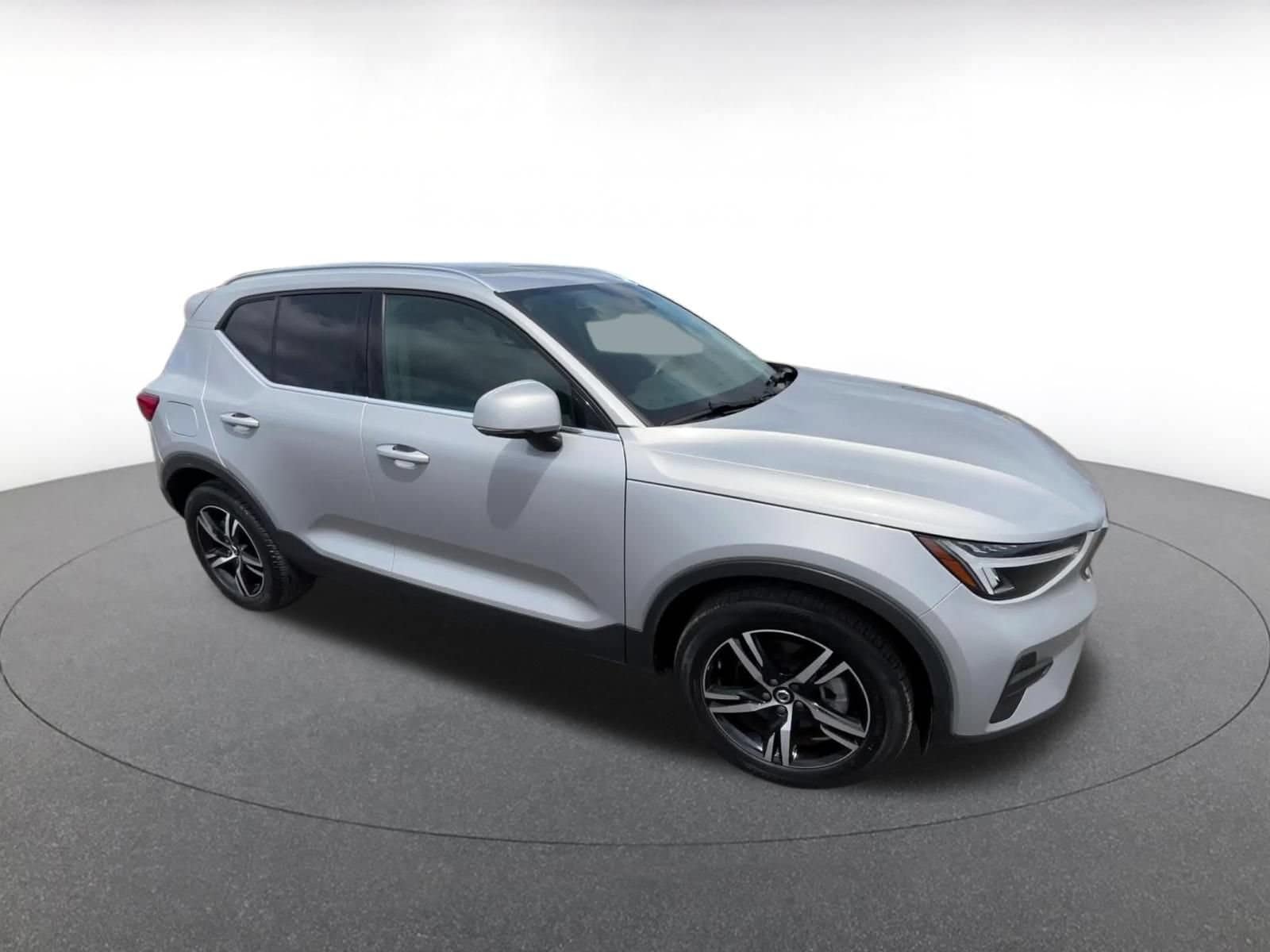Thumbnail: 2024 Volvo XC40 - 2
