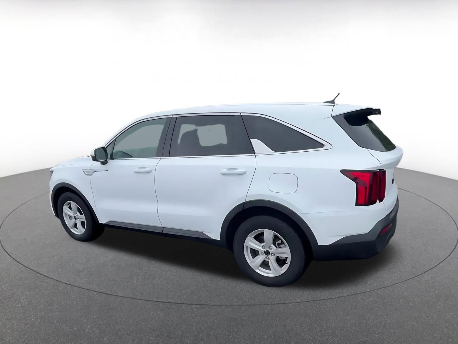 Thumbnail: 2023 Kia Sorento - 10