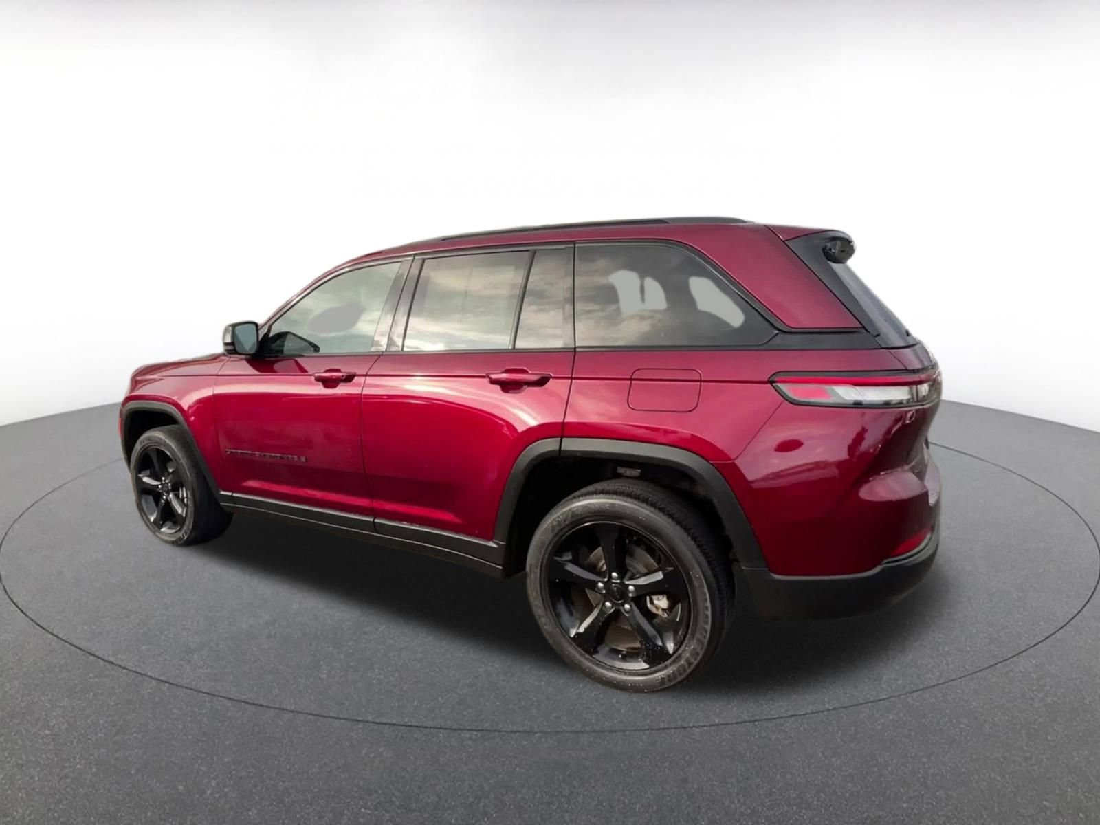 Thumbnail: 2023 Jeep Grand Cherokee - 9