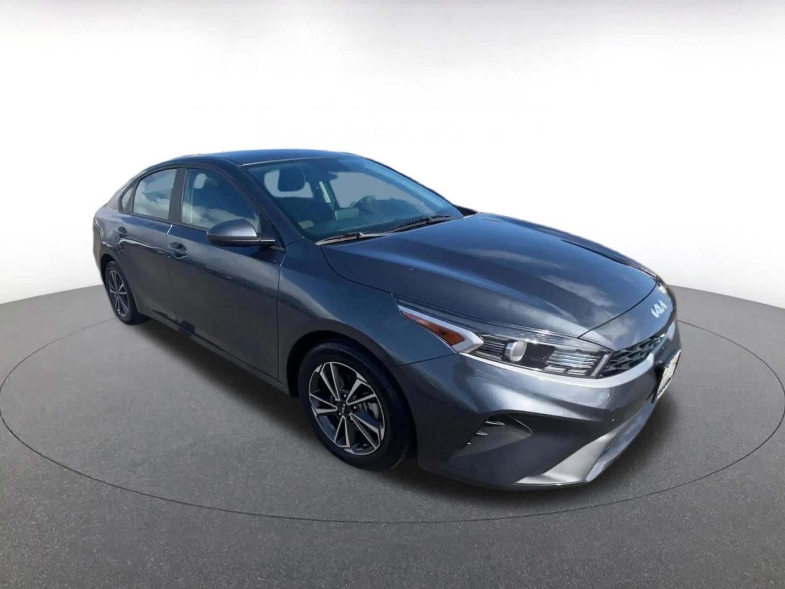 Thumbnail: 2024 Kia Forte - 3