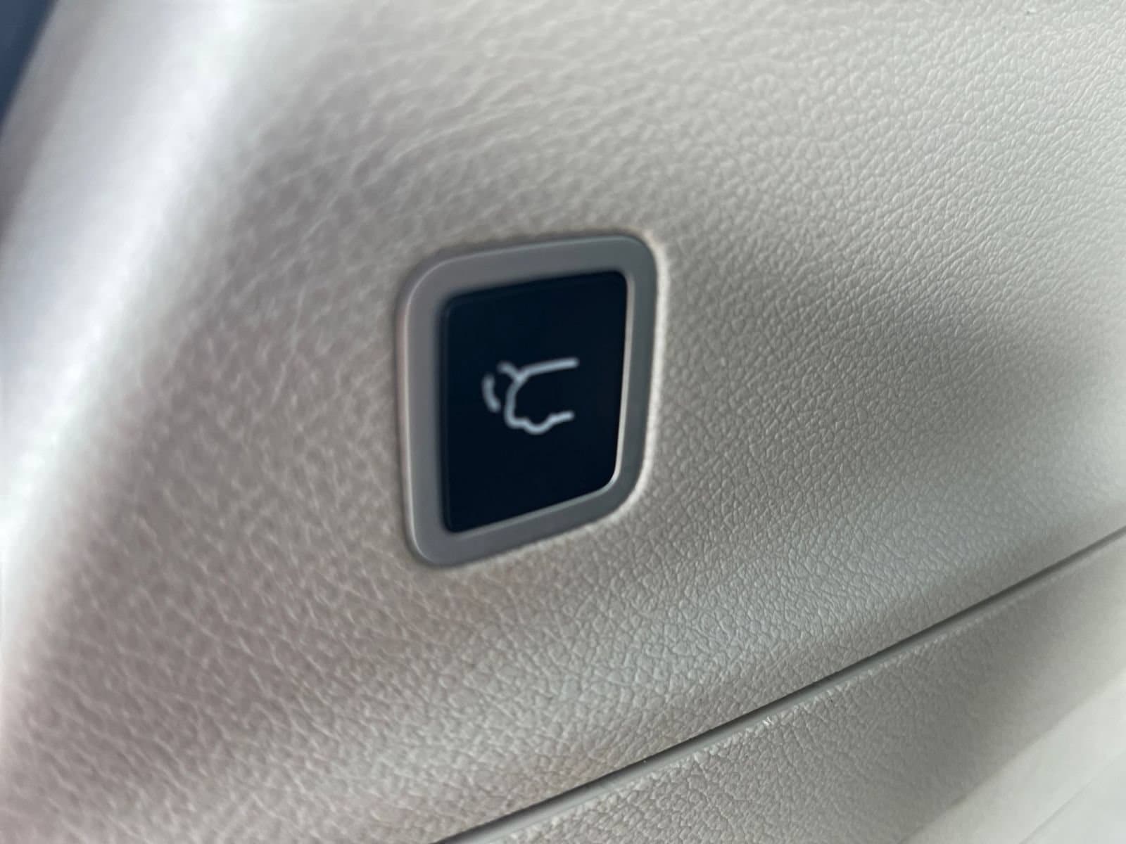 Thumbnail: 2022 Chrysler Pacifica - 22