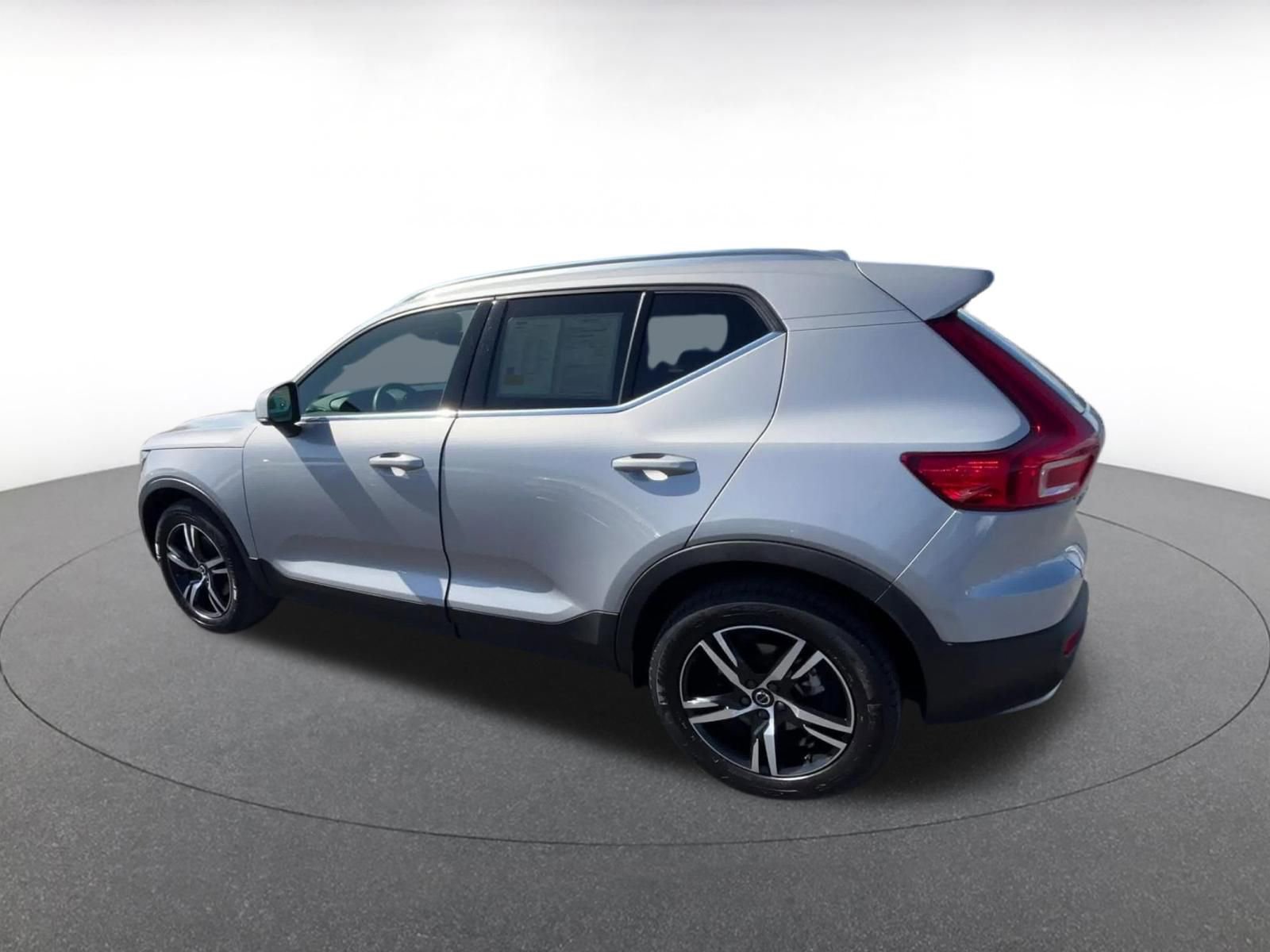 Thumbnail: 2024 Volvo XC40 - 10