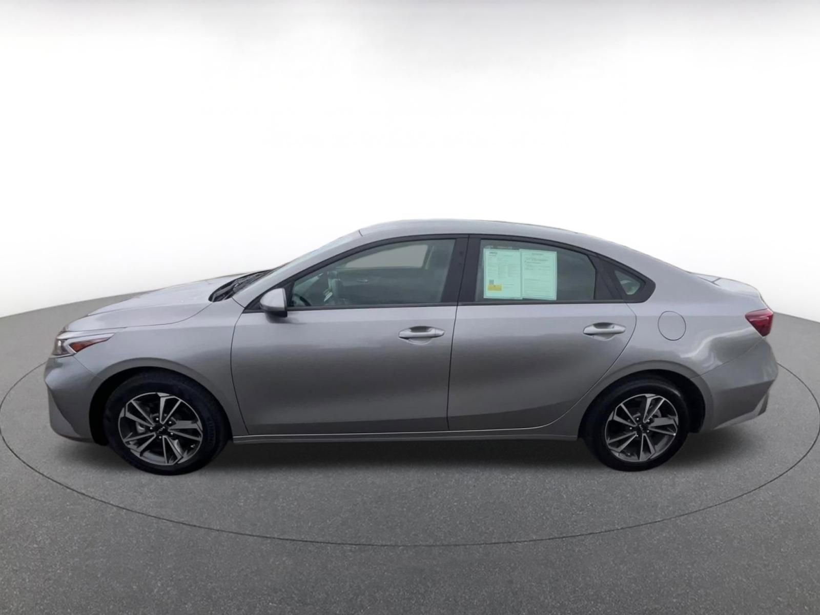 Thumbnail: 2024 Kia Forte - 9