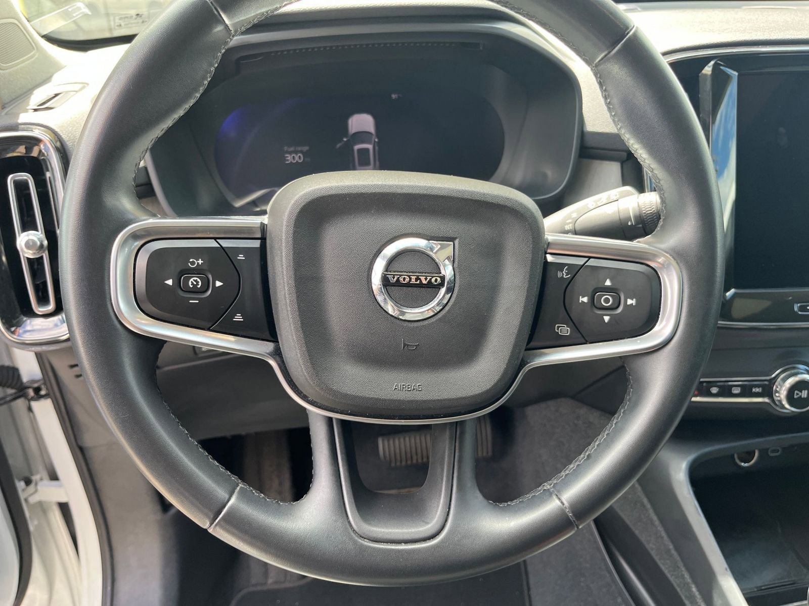Thumbnail: 2024 Volvo XC40 - 28