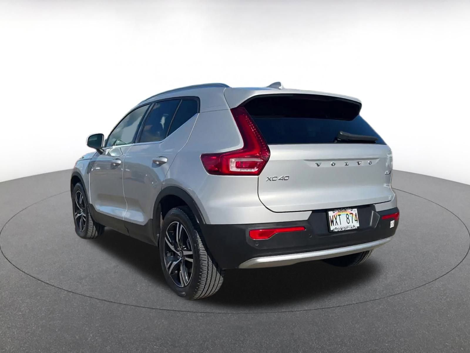 Thumbnail: 2024 Volvo XC40 - 10