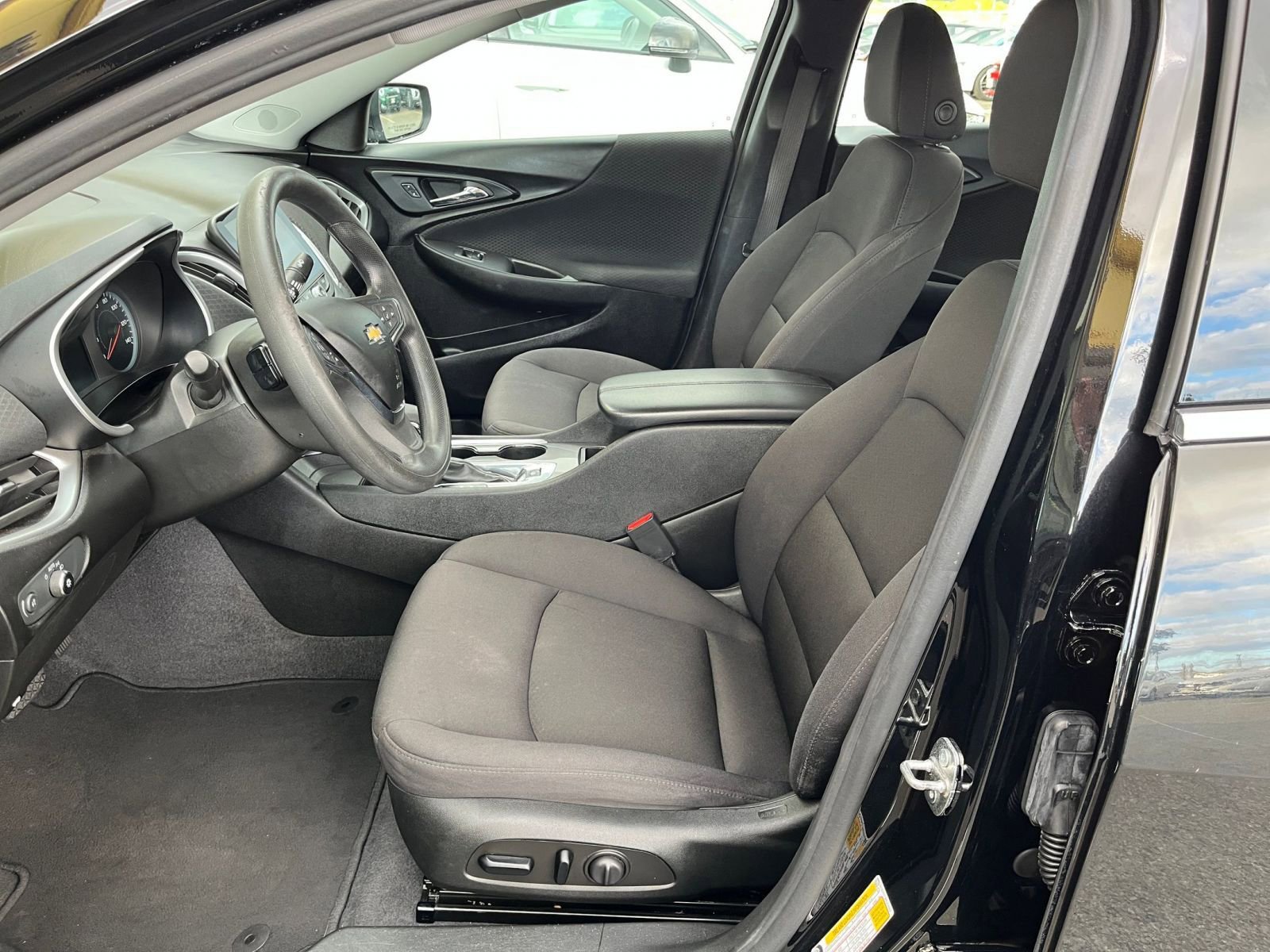 Thumbnail: 2023 Chevrolet Malibu - 27