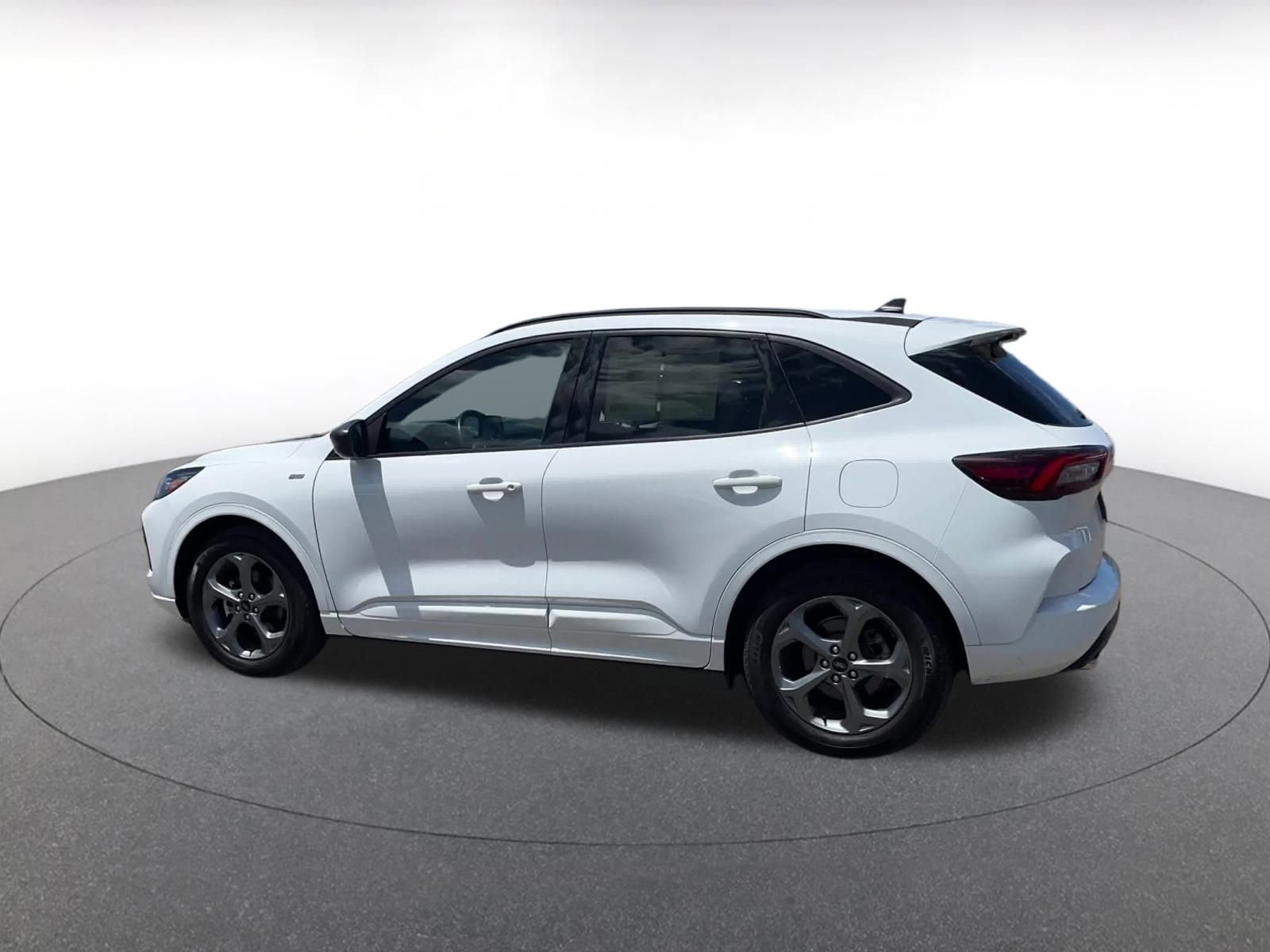 Thumbnail: 2023 Ford Escape - 10