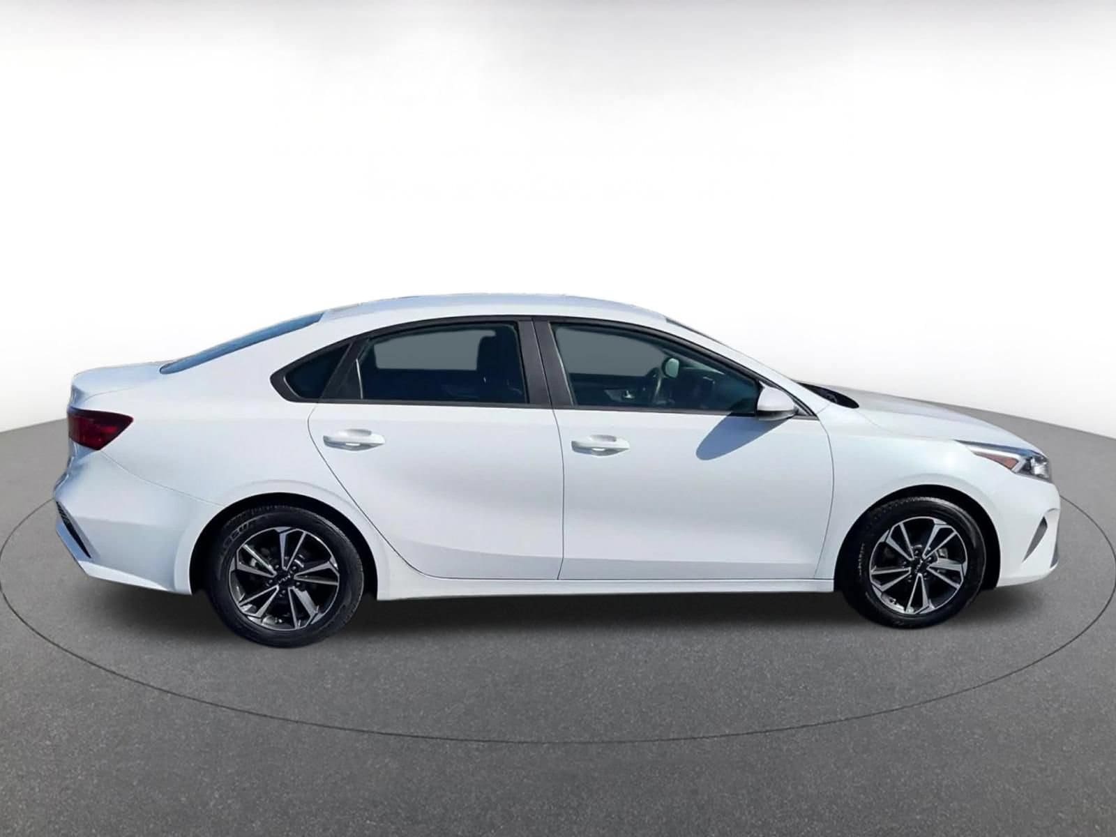 Thumbnail: 2024 Kia Forte - 16