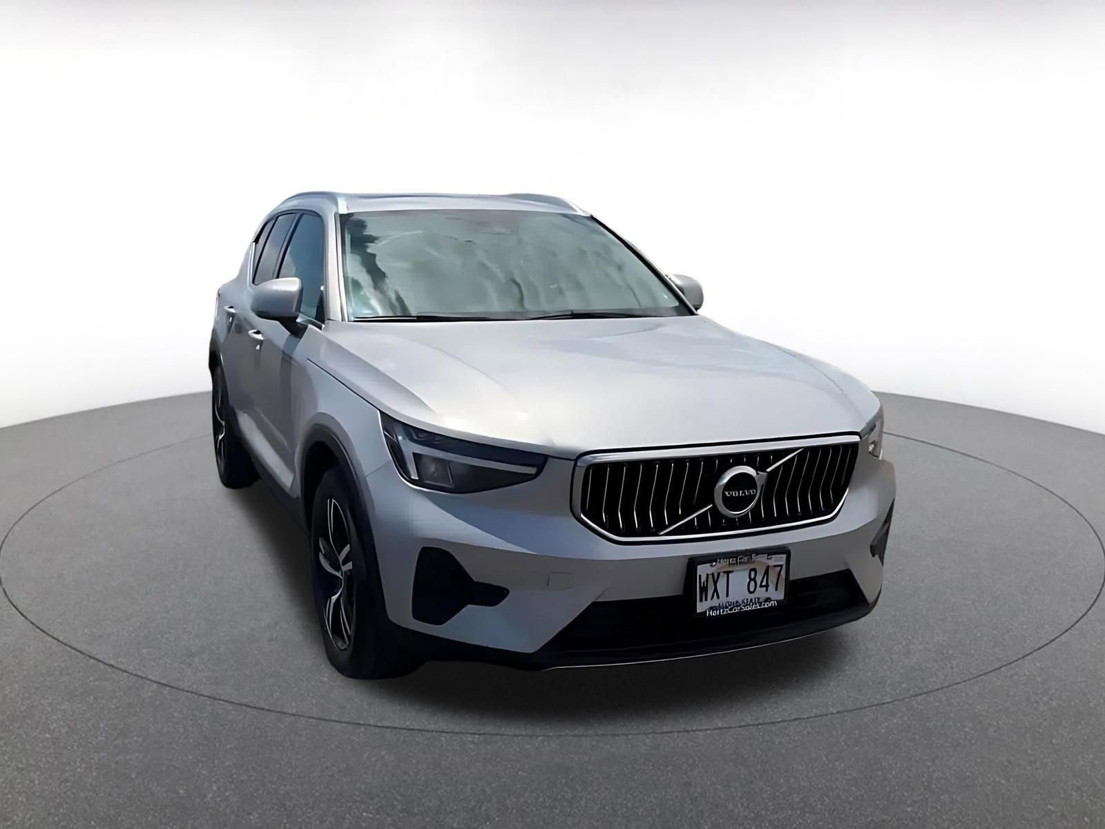 Thumbnail: 2024 Volvo XC40 - 3