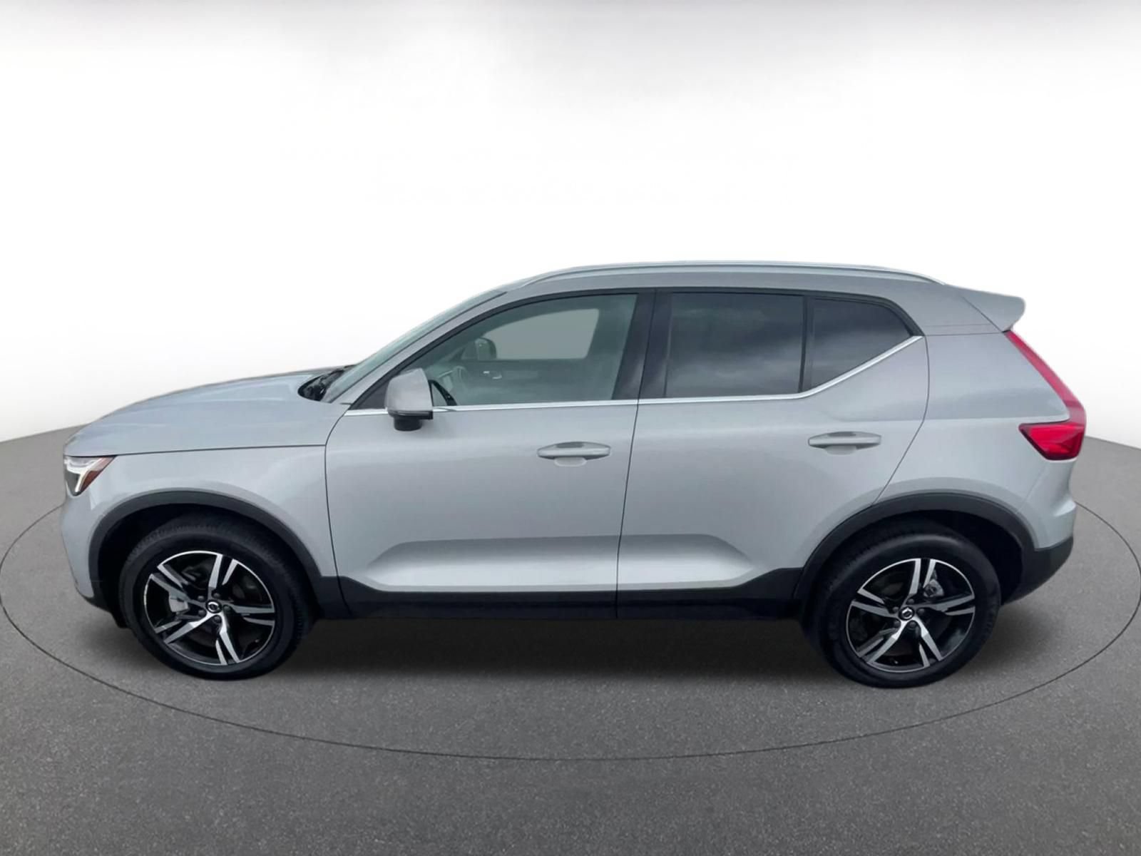Thumbnail: 2024 Volvo XC40 - 9