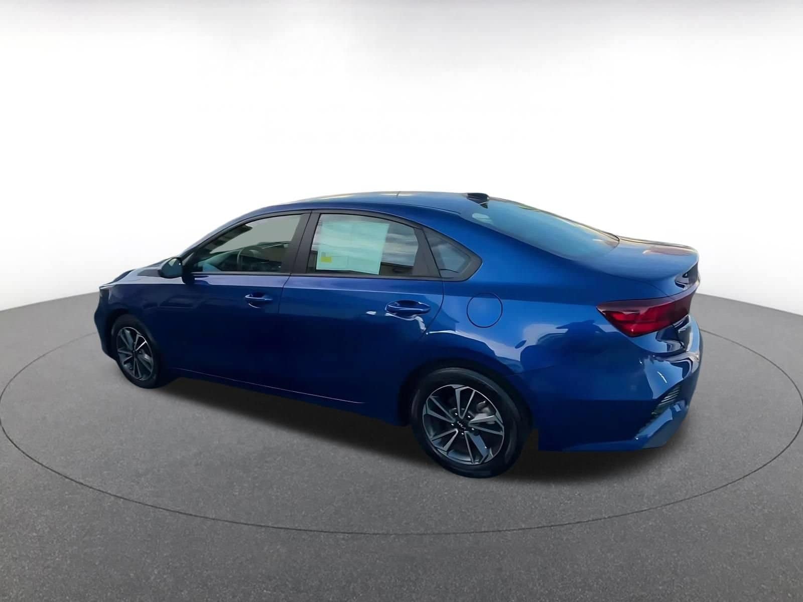 Thumbnail: 2024 Kia Forte - 10