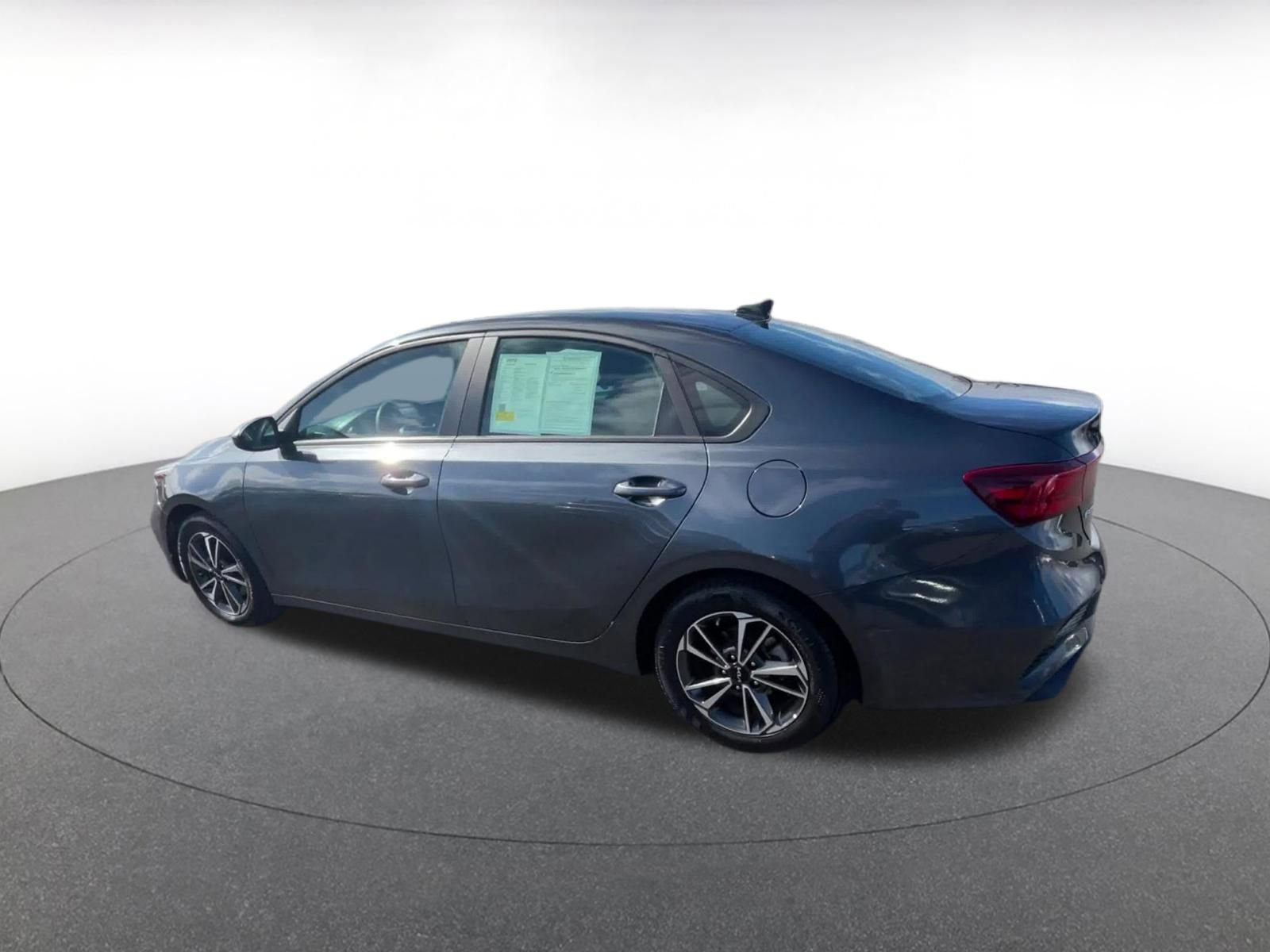 Thumbnail: 2024 Kia Forte - 10