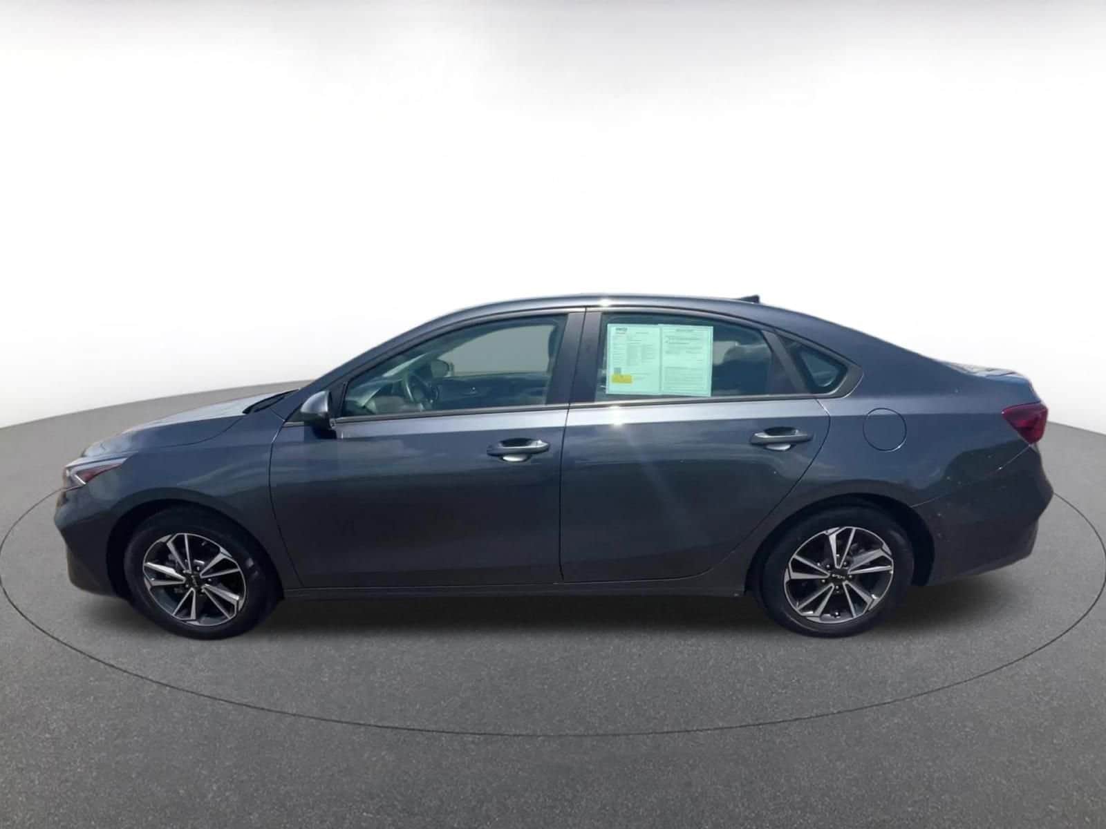 Thumbnail: 2024 Kia Forte - 9
