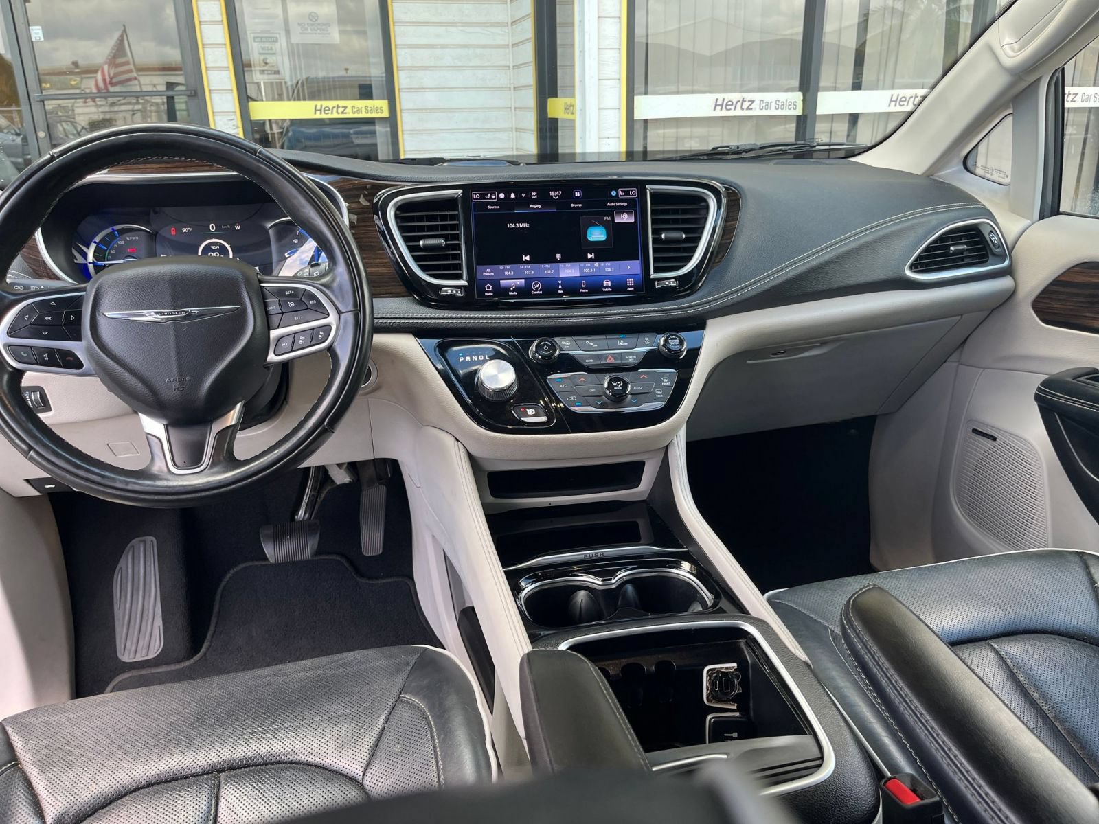 Thumbnail: 2022 Chrysler Pacifica - 34