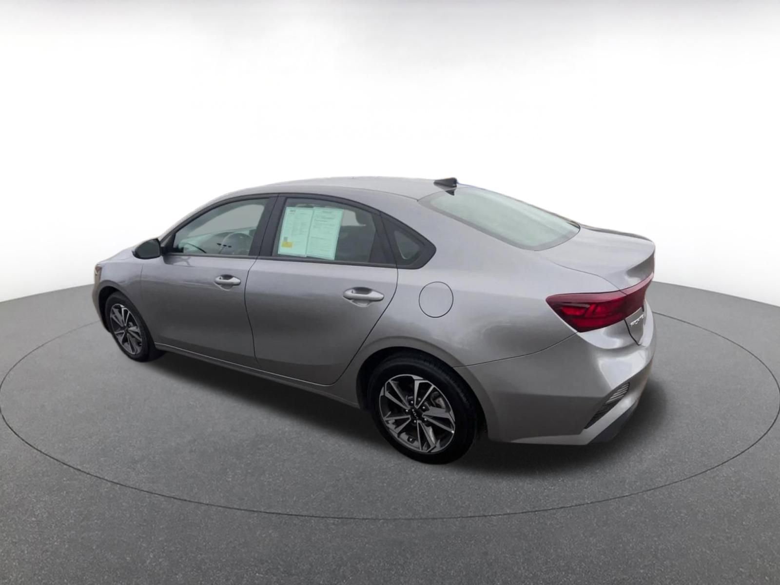Thumbnail: 2024 Kia Forte - 10