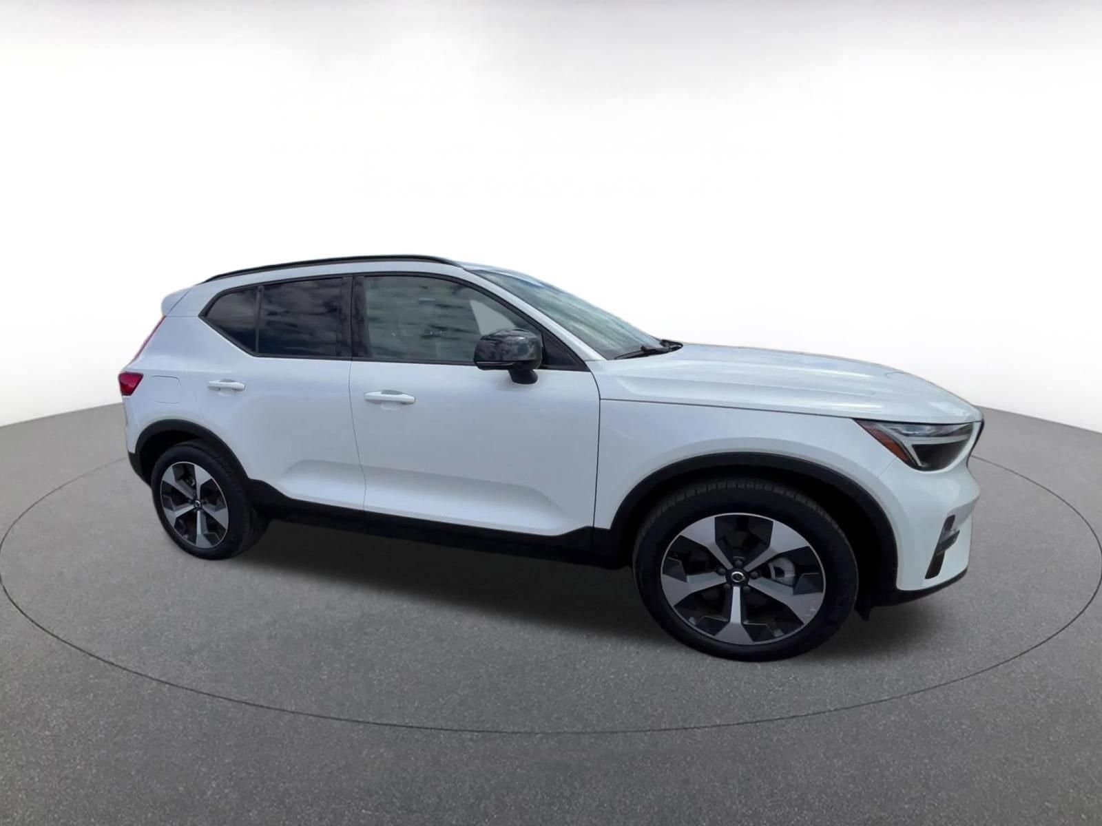 Thumbnail: 2024 Volvo XC40 - 2