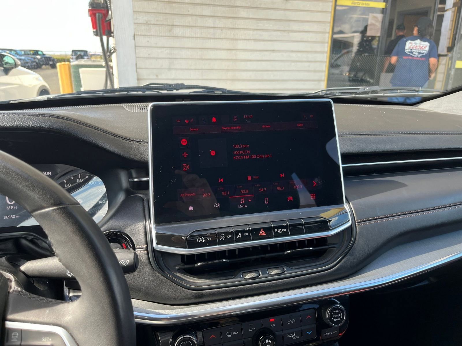 Thumbnail: 2023 Jeep Compass - 20