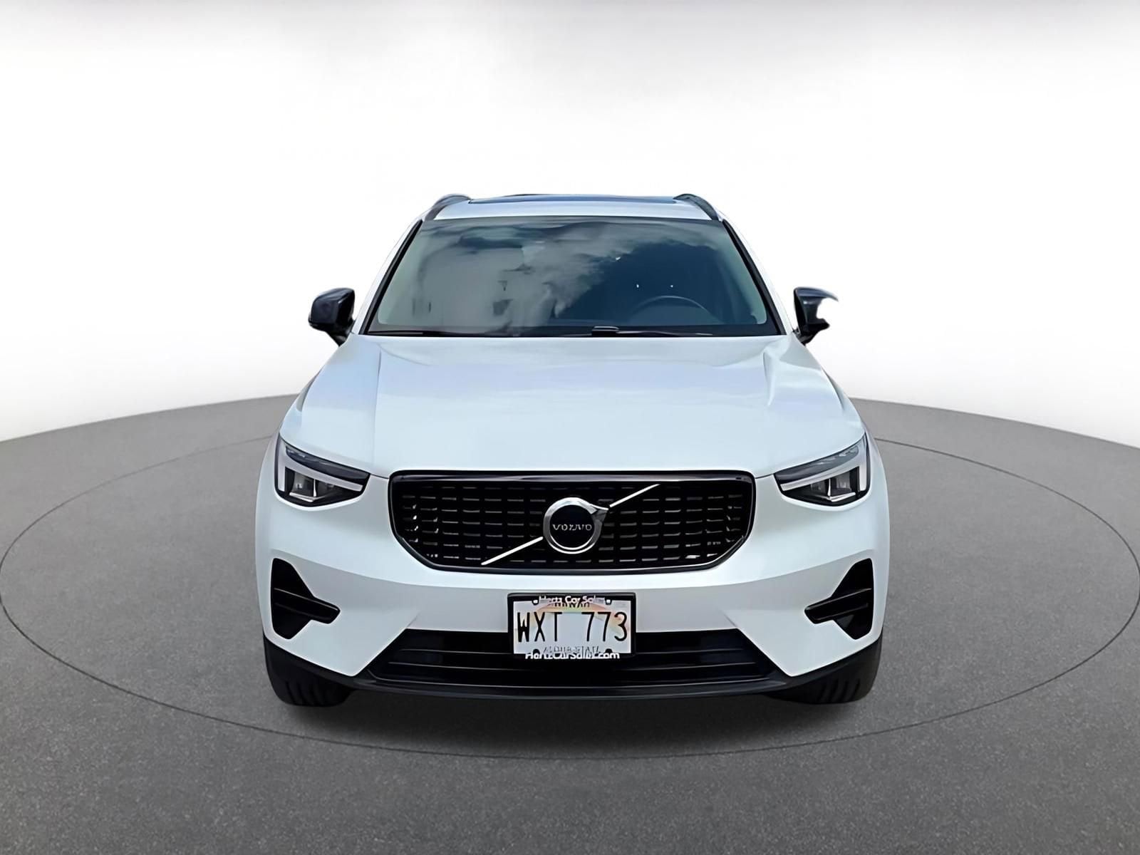 Thumbnail: 2024 Volvo XC40 - 4