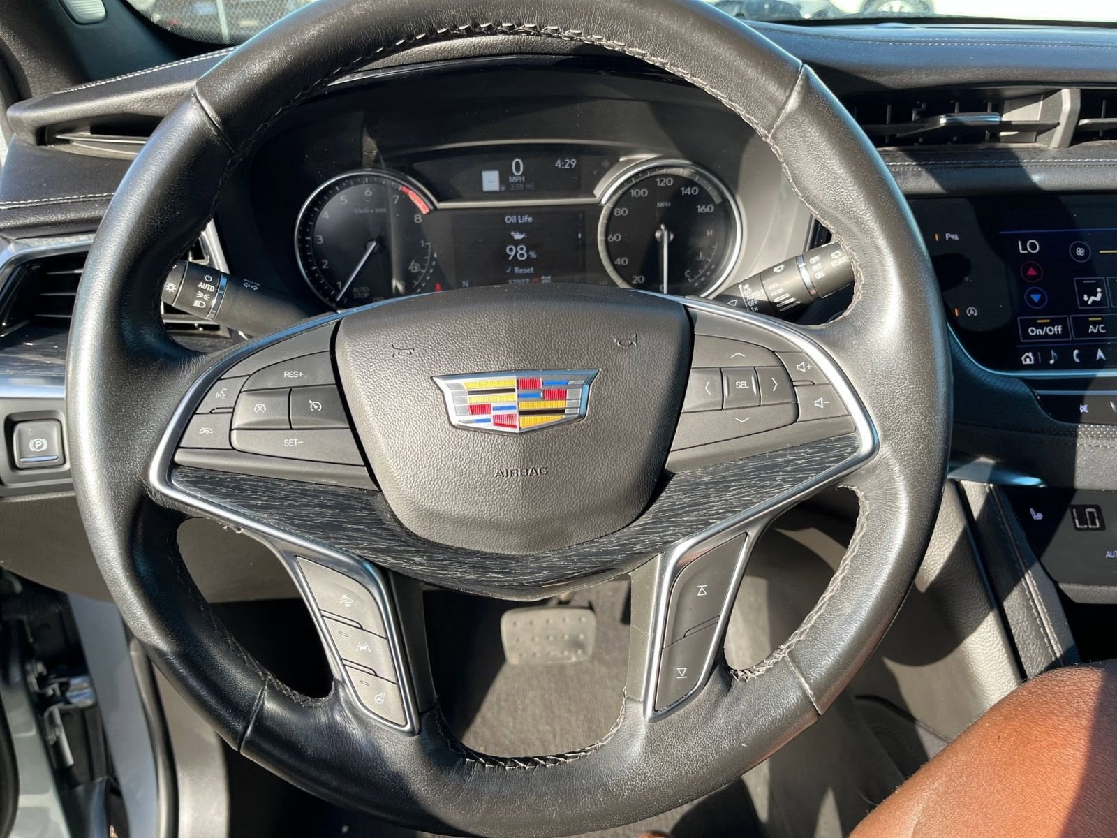 Thumbnail: 2023 Cadillac XT5 - 31