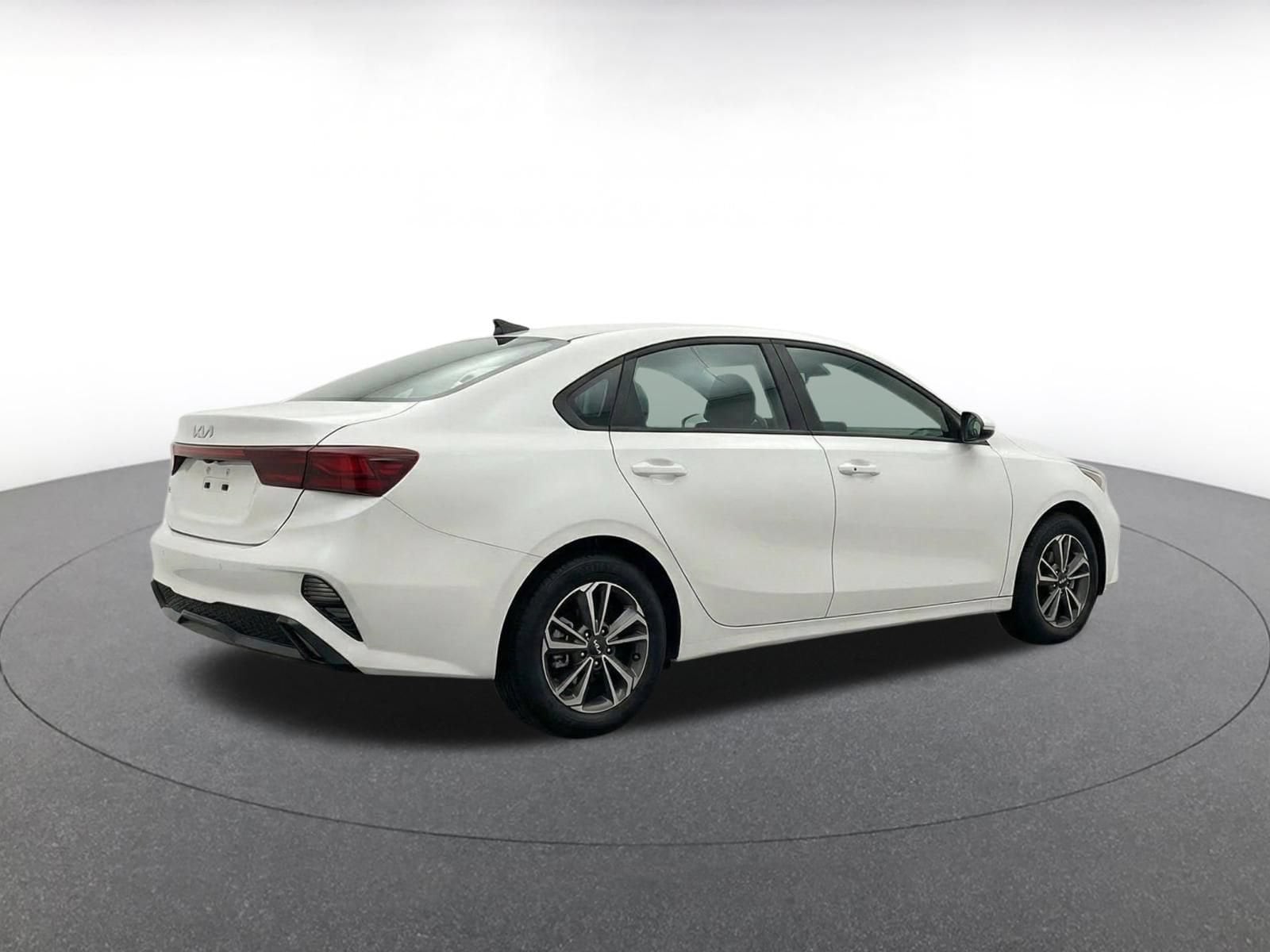 Thumbnail: 2024 Kia Forte - 9