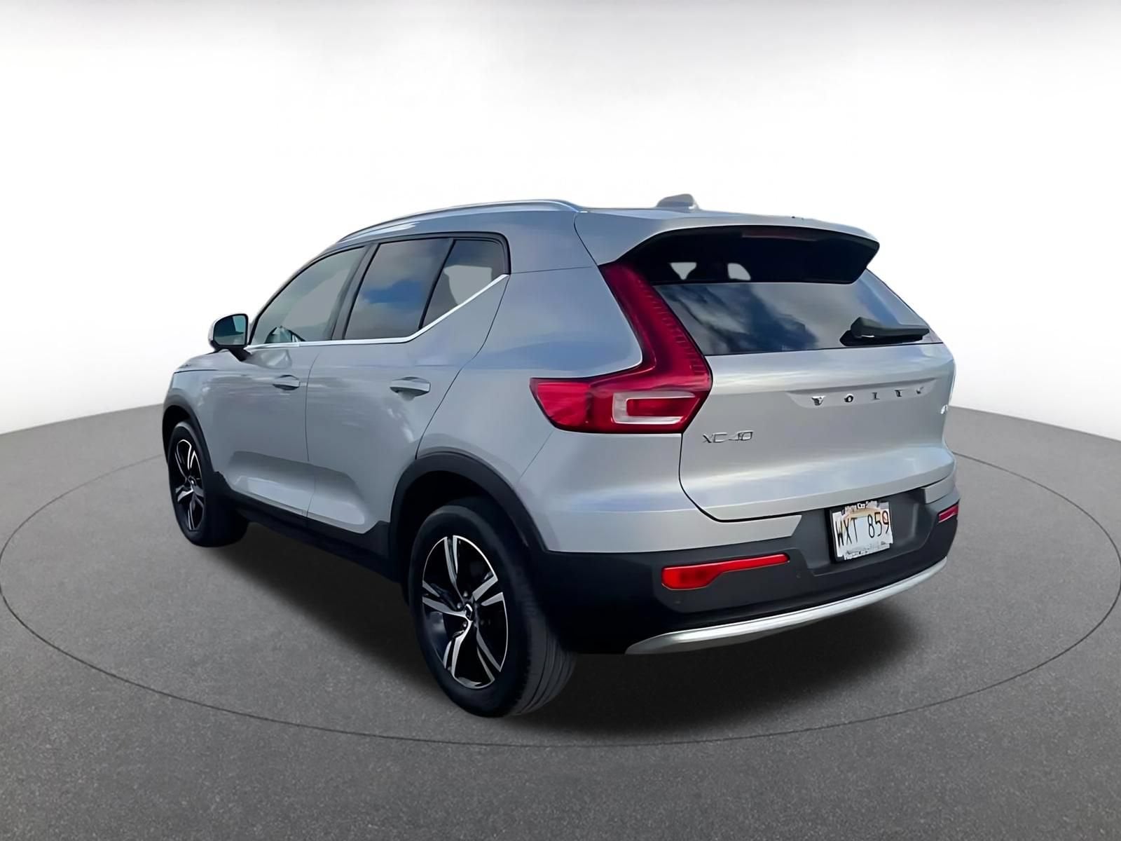Thumbnail: 2024 Volvo XC40 - 10
