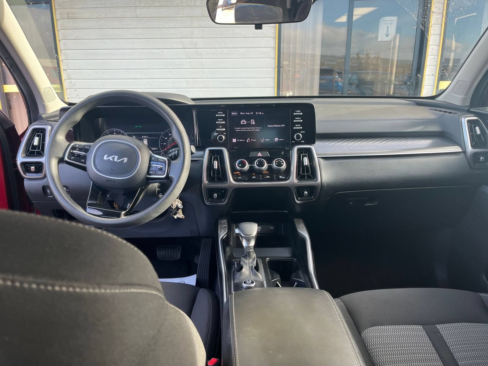 Thumbnail: 2023 Kia Sorento - 28