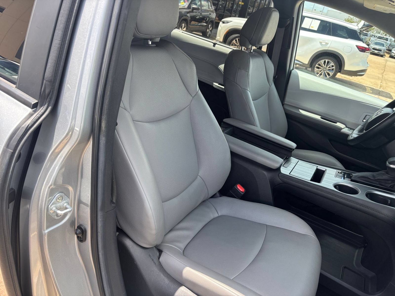 Thumbnail: 2025 Toyota Sienna - 34