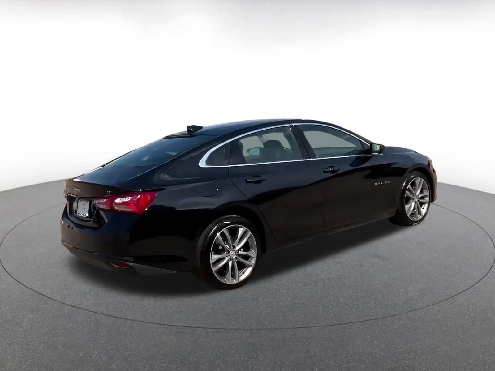 Thumbnail: 2024 Chevrolet Malibu - 12