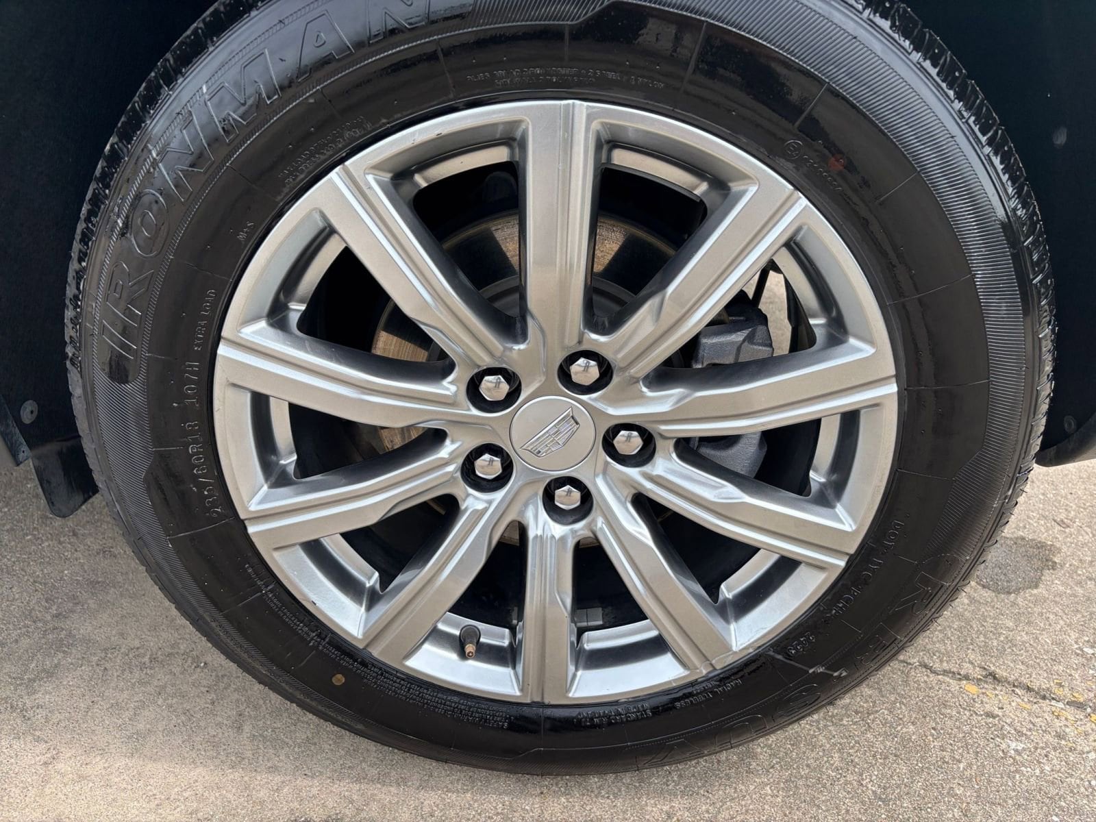 Thumbnail: 2022 Cadillac XT4 - 30