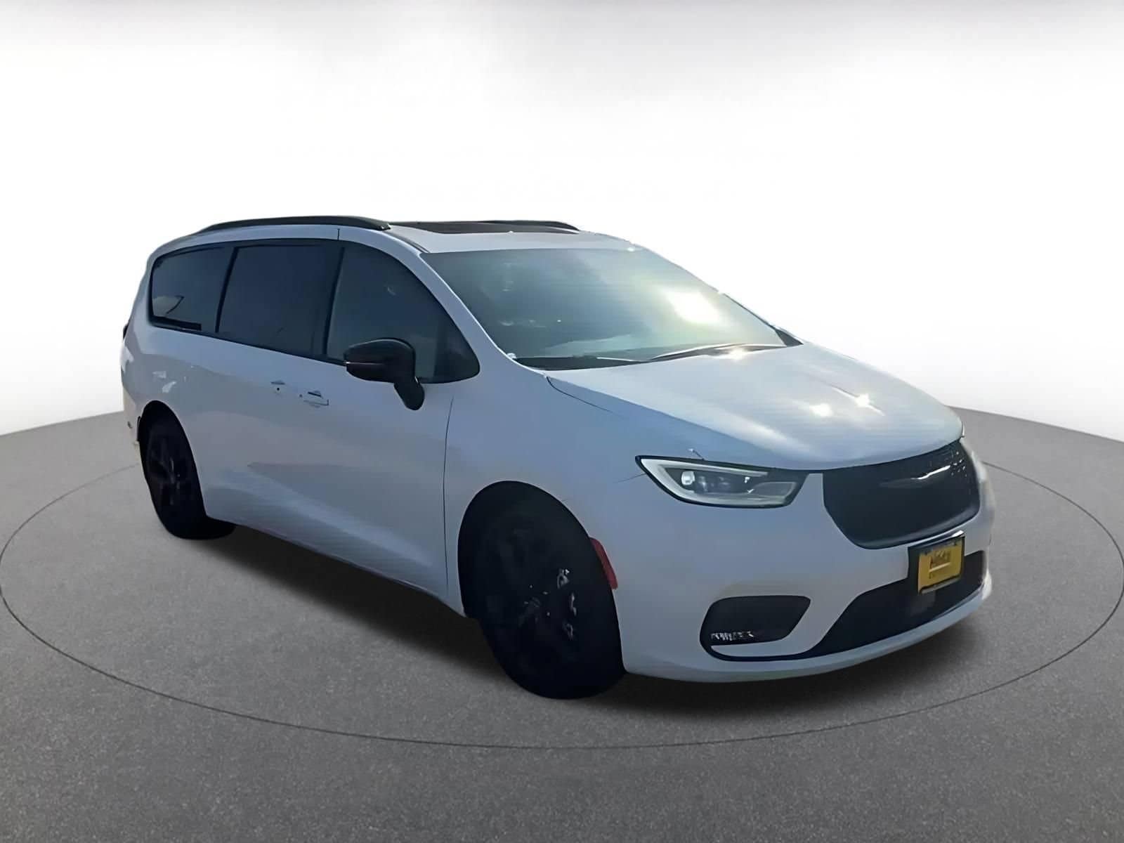 Thumbnail: 2025 Chrysler Pacifica - 3