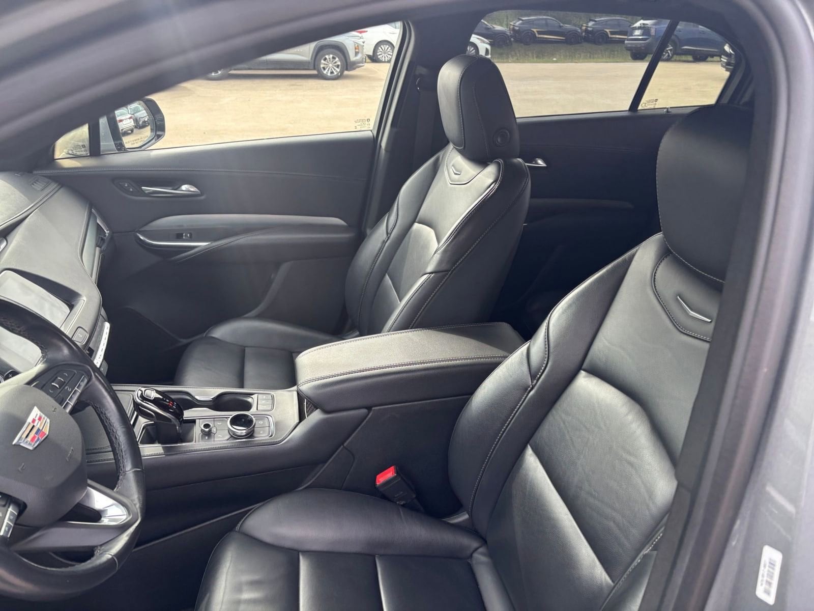 Thumbnail: 2023 Cadillac XT4 - 34