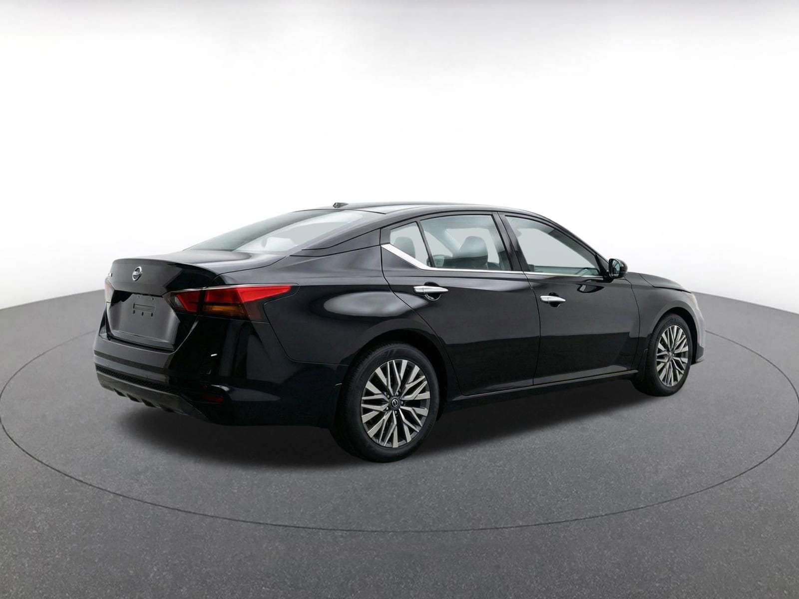 Thumbnail: 2025 Nissan Altima - 11