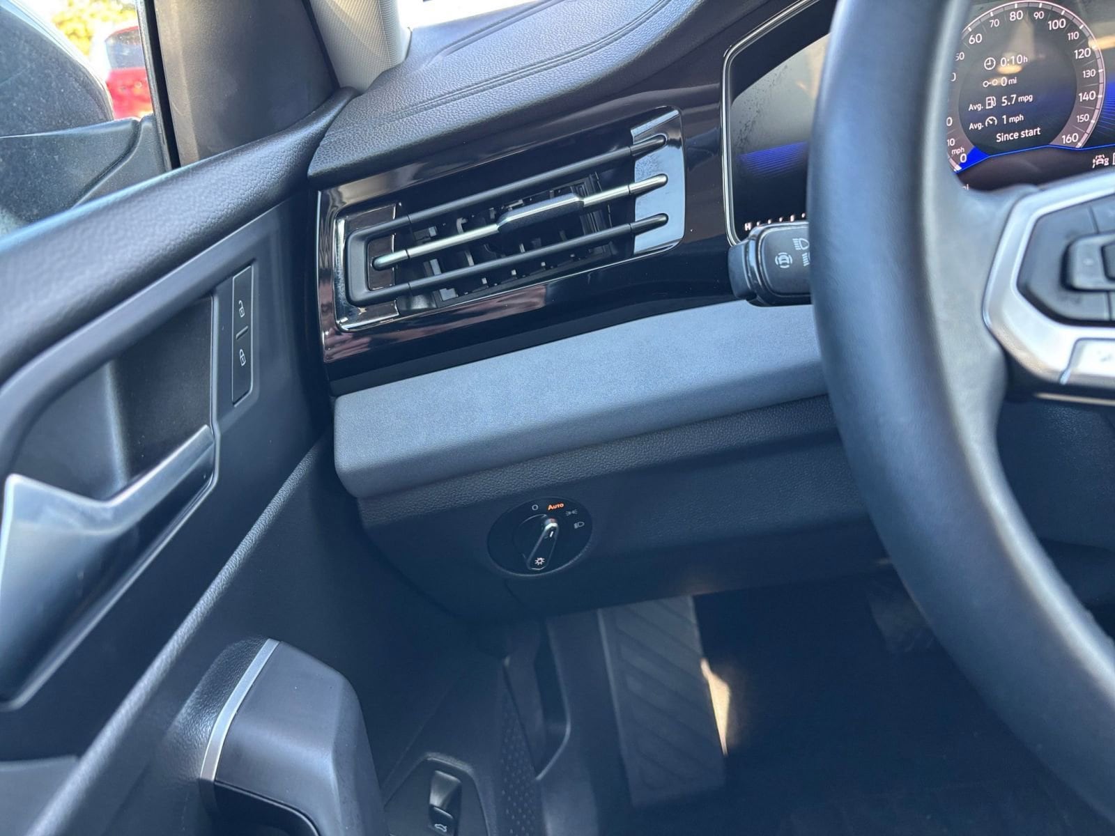 Thumbnail: 2025 Volkswagen Jetta - 33