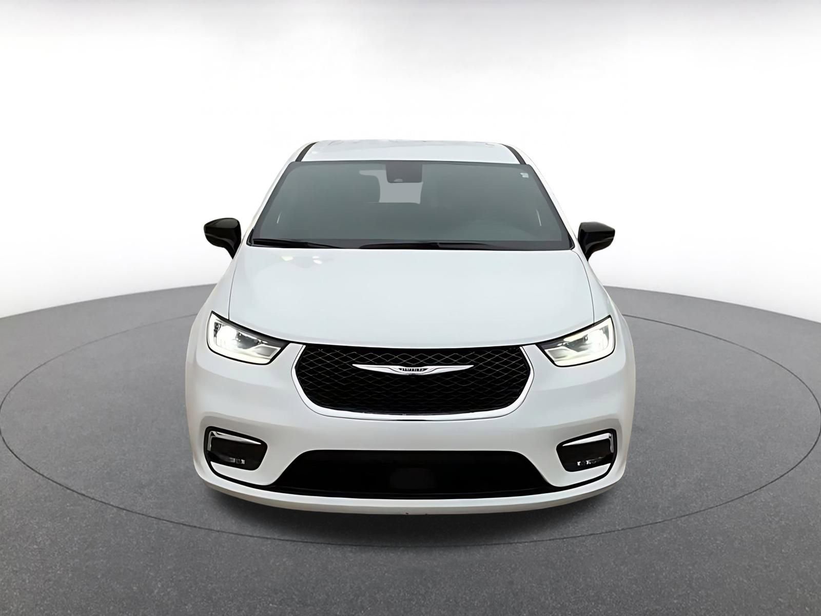 Thumbnail: 2025 Chrysler Pacifica - 4