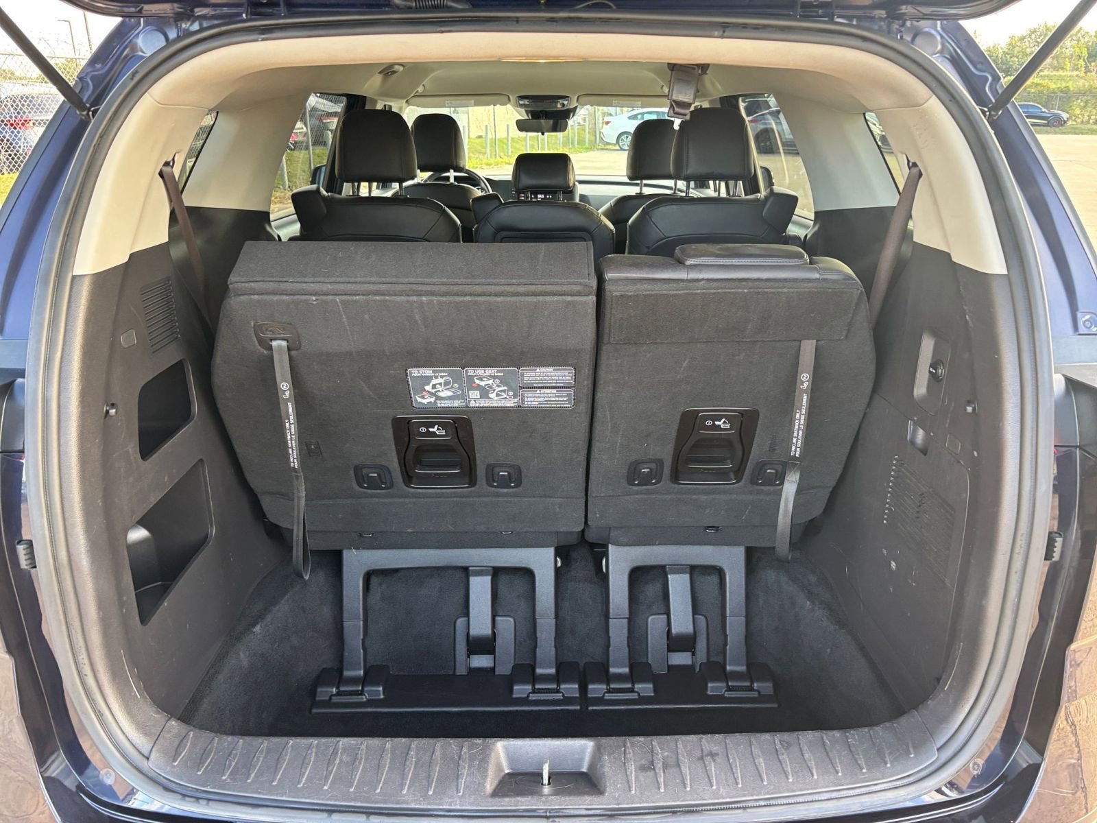 Thumbnail: 2024 Kia Carnival - 32