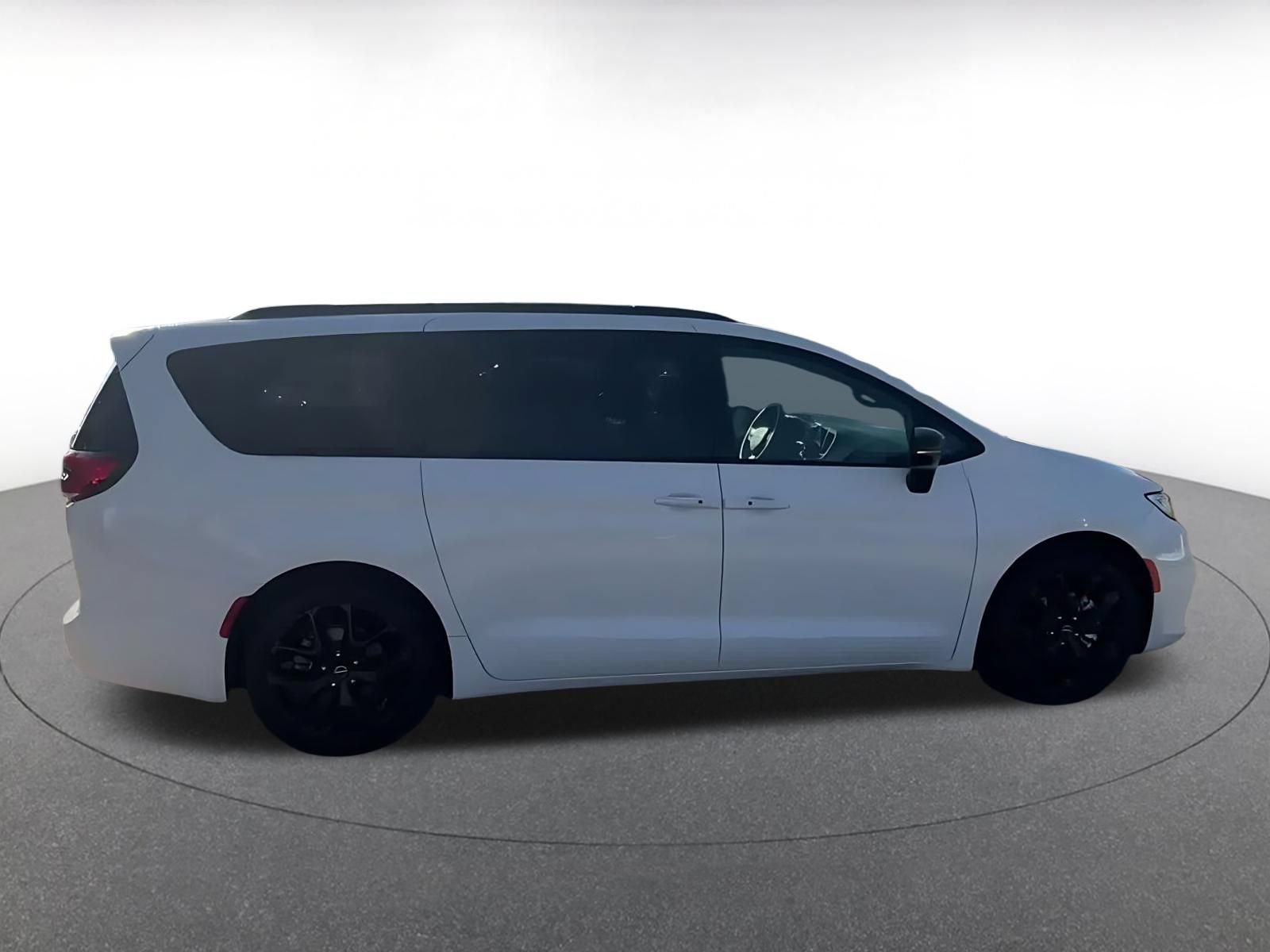 Thumbnail: 2025 Chrysler Pacifica - 15