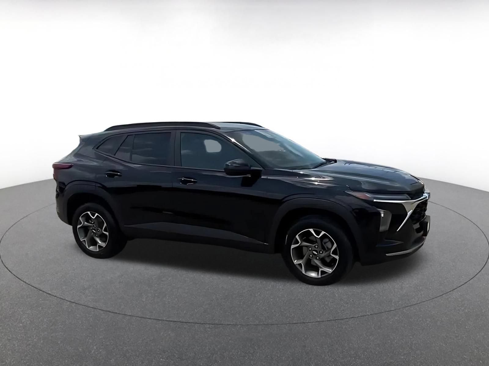 Thumbnail: 2025 Chevrolet Trax - 2