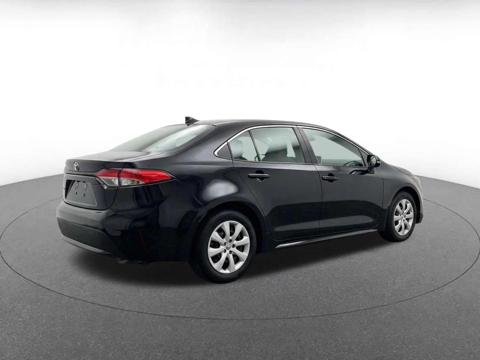 Thumbnail: 2025 Toyota Corolla - 9