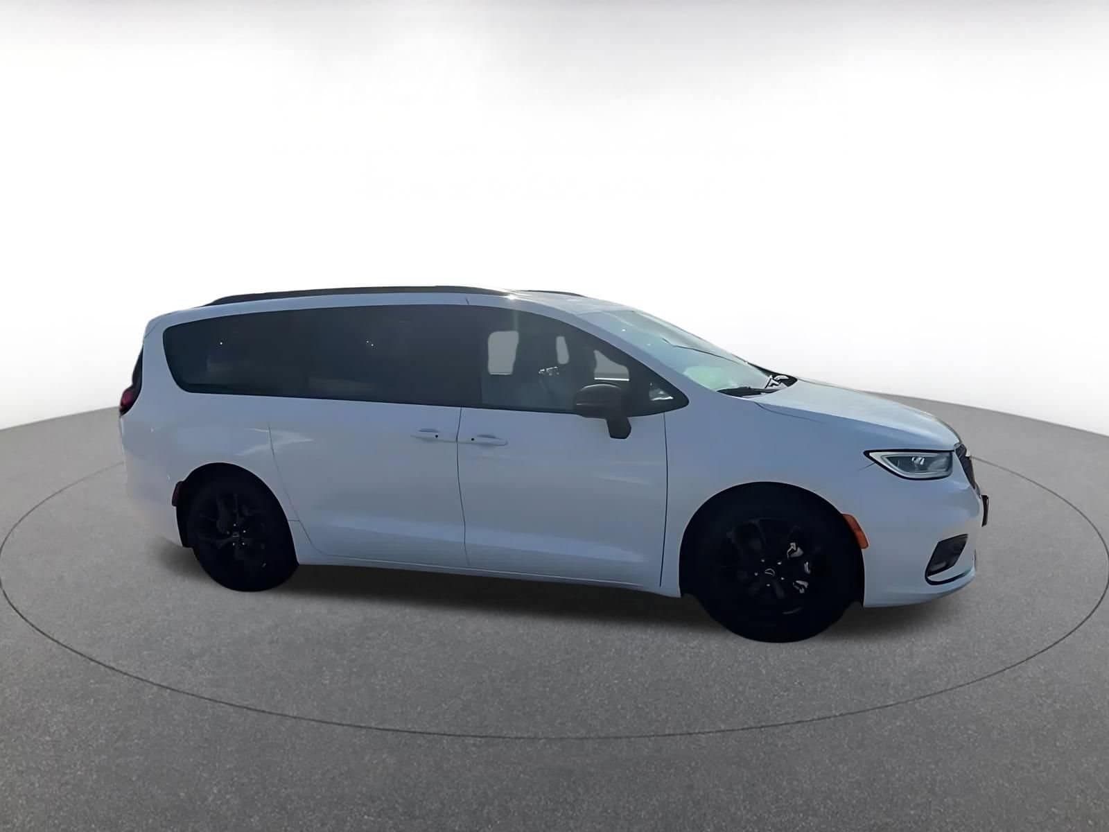 Thumbnail: 2025 Chrysler Pacifica - 2
