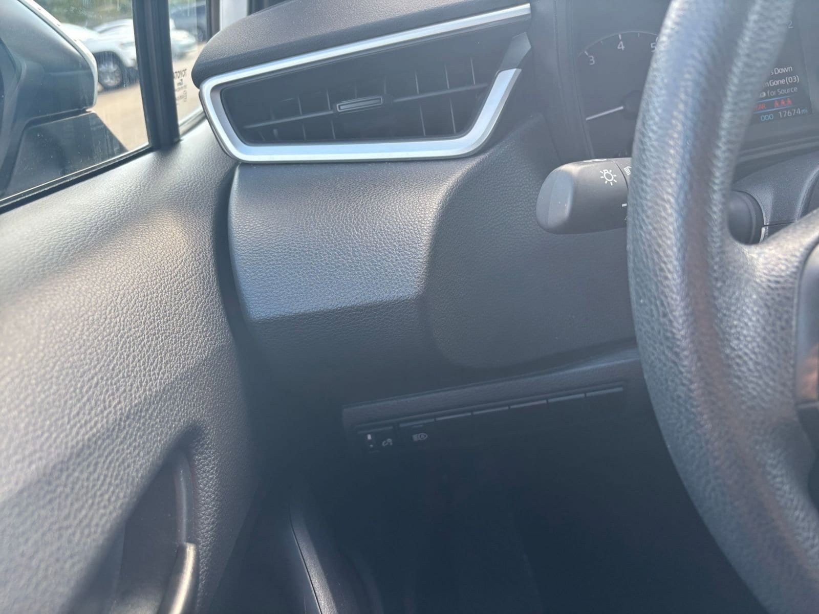 Thumbnail: 2025 Toyota Corolla - 32