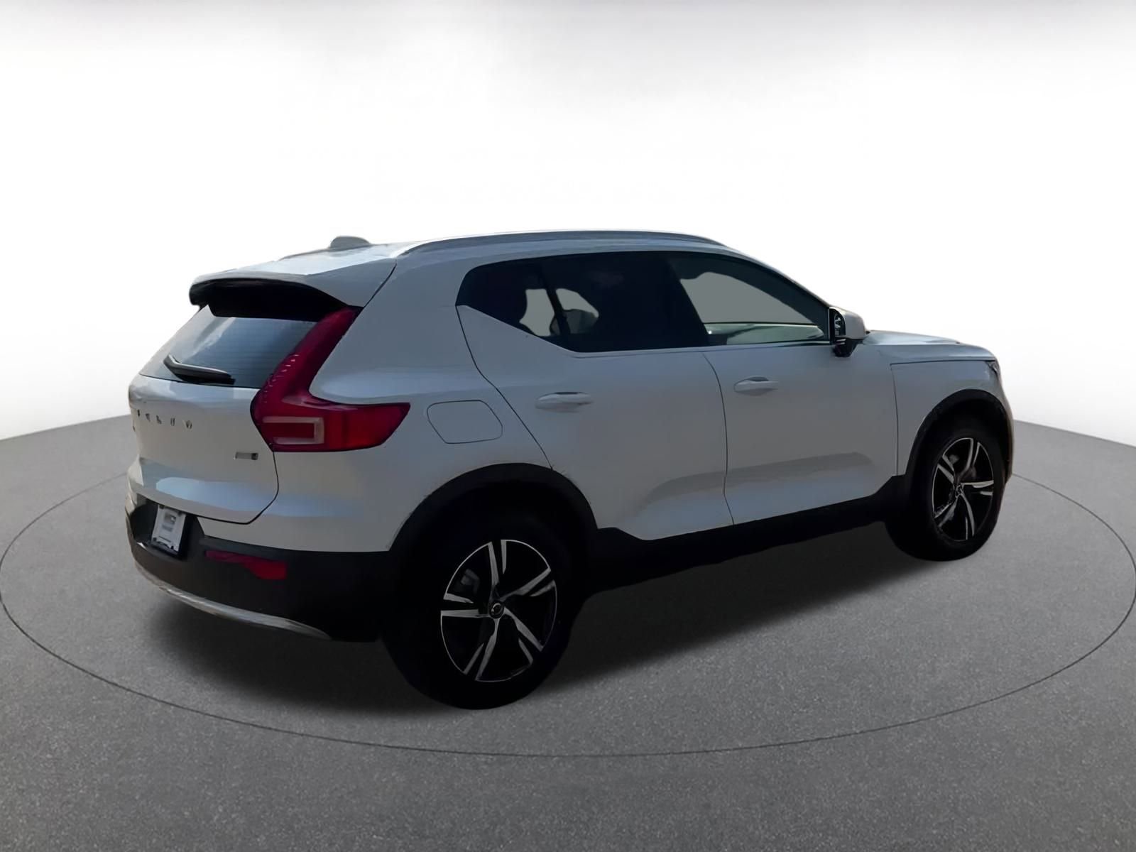 Thumbnail: 2024 Volvo XC40 - 15