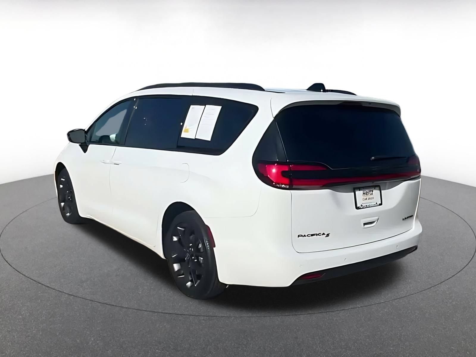 Thumbnail: 2025 Chrysler Pacifica - 10